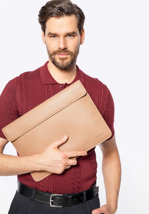 Funda para portátil Wittchen de 13" para hombre en piel sintética beige - Image 1