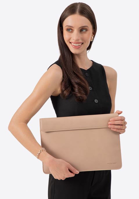 Funda para portátil Wittchen de 13" para hombre en piel sintética beige - Image 2