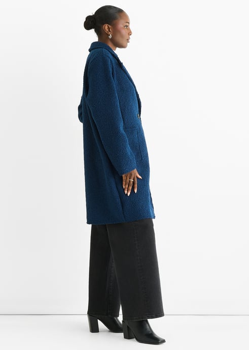 Chaqueta azul marino de doble botonadura y largo medio con forro de piel de oveja - Image 3