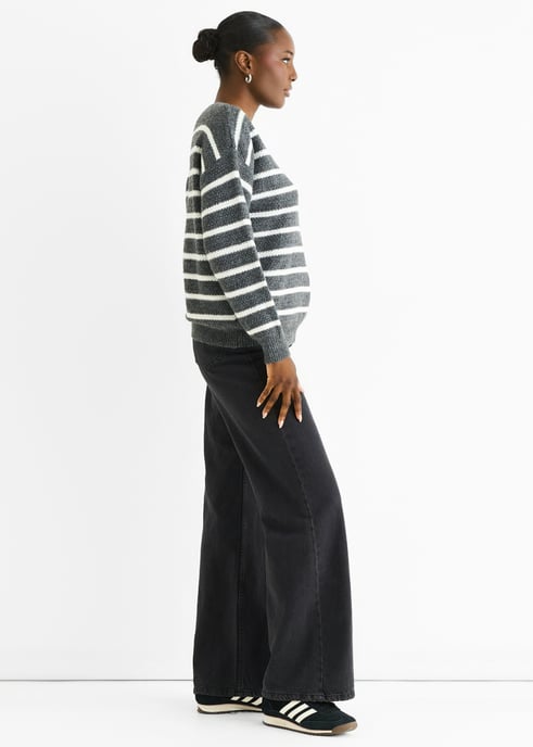 Jersey oversize de punto grueso con rayas grises - Image 3