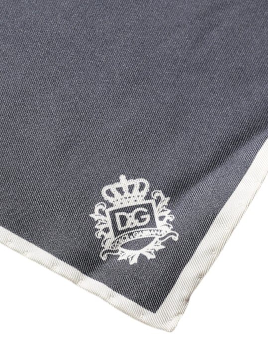 Pañuelo Cuadrado con Logo de Corona Gris - Image 4