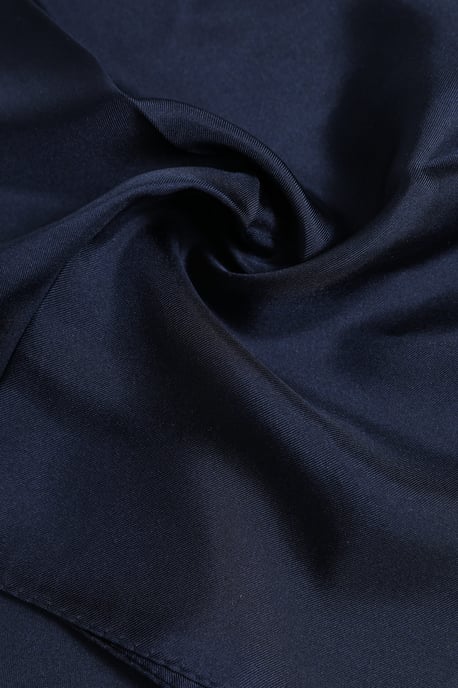 Pañuelo de Seda Cuadrado para Hombre en Azul Oscuro - Image 4