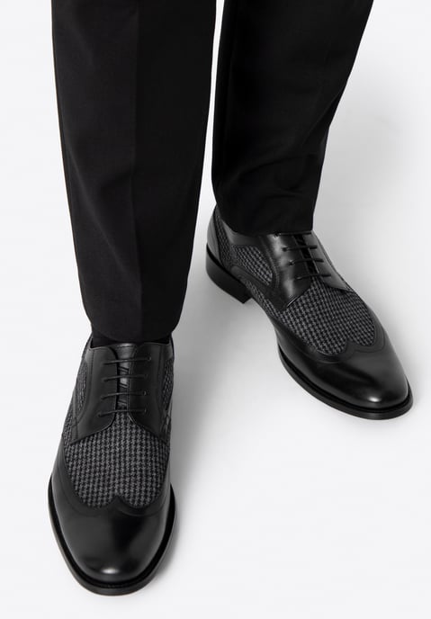 Zapatos Derby Wittchen para hombre en piel negra con inserciones textiles - Image 2