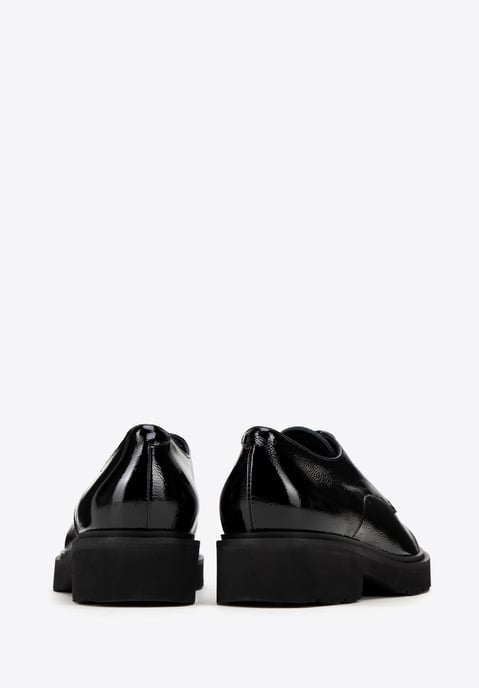 Zapatos bajos de charol negro para mujer de Wittchen - Image 3