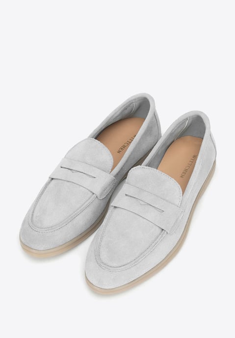 Mocasines clásicos de ante gris claro para mujer de Wittchen - Image 2