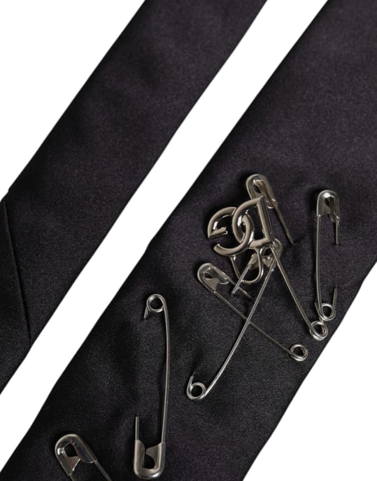 Corbata ajustable de seda con alfileres de seguridad negros - Image 5
