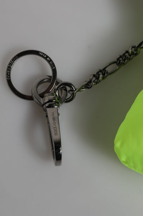 Llavero con broche de logo bordado de oso verde - Image 5