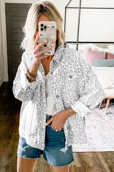 Chaqueta de mezclilla con estampado de leopardo oversized - Image 3