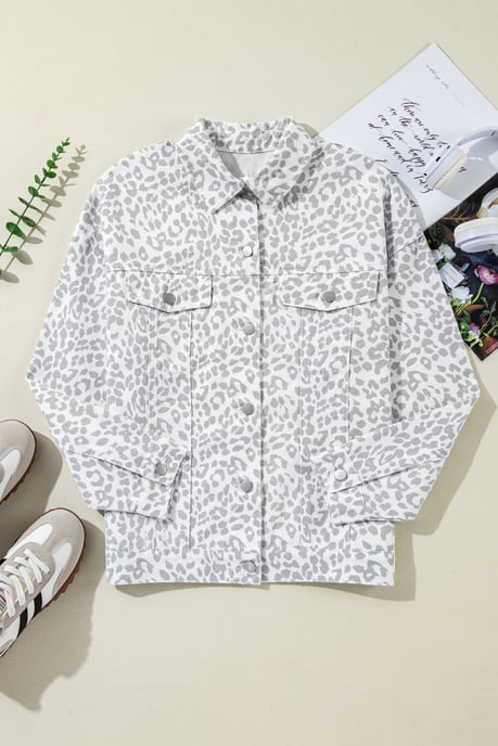 Chaqueta de mezclilla con estampado de leopardo oversized - Image 4