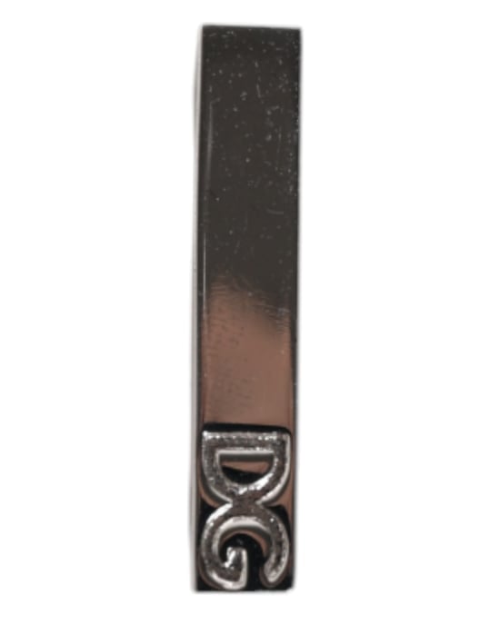 Clip de Corbata de Bronce con logo en tono plateado - Image 1
