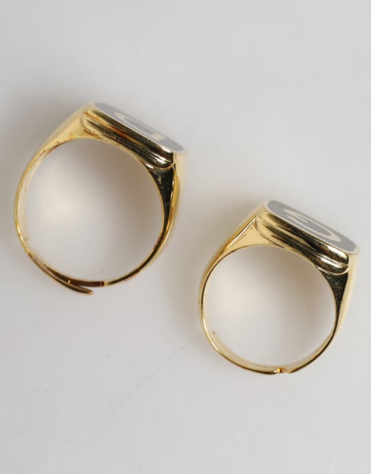 Anillos Ajustables de Latón Real en Tono Dorado con Esmalte Negro 'DG' - Image 5