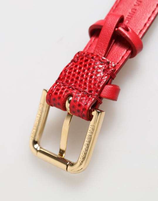 Brazalete de mujer en cuero exótico rojo con hebilla de metal color dorado - Image 3