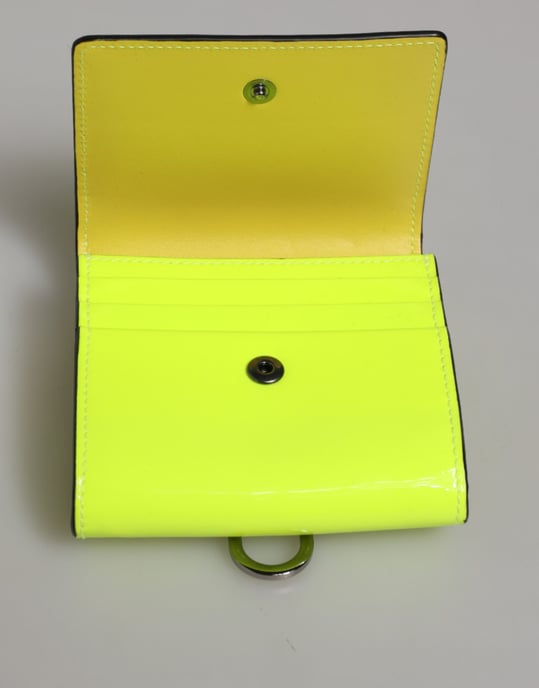 Cartera con tarjetero y cuello de cinta DG en verde amarillento - Image 5