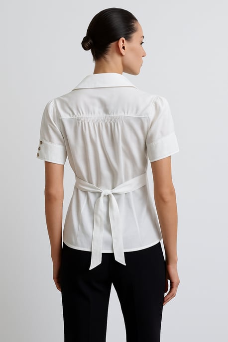 Blusa blanca con botones: elegancia clásica con un toque moderno - Image 3