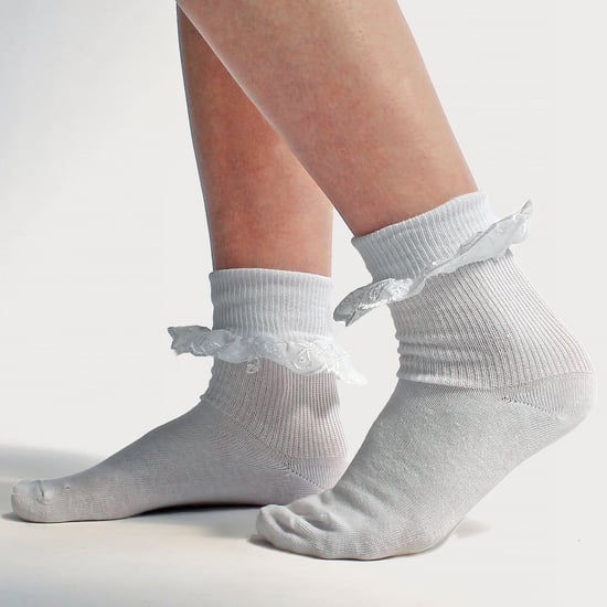 Paquete de 6 calcetines de encaje suaves y franelados para bebés niñas en blanco - Image 4