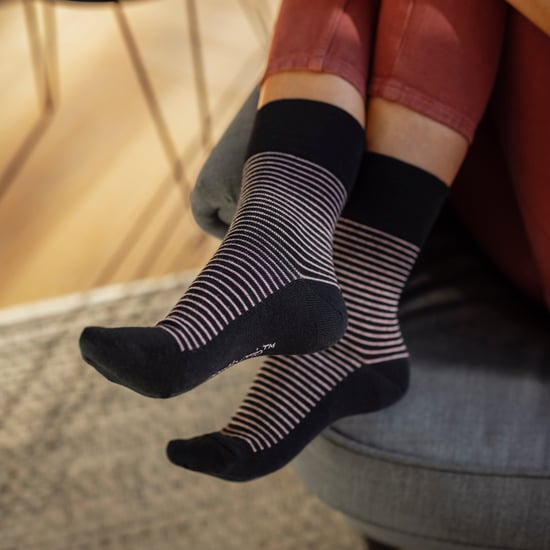 Paquete de 6 calcetines para mujer de algodón rico, sueltos y con patrón sin elasticidad - Image 4