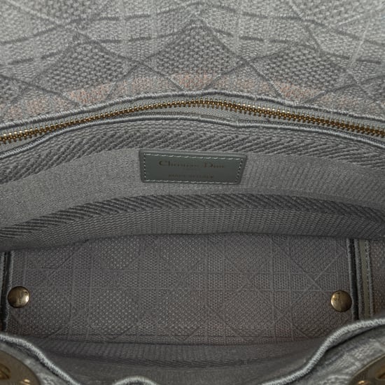 Bolso de mano para dama con charm - Image 5