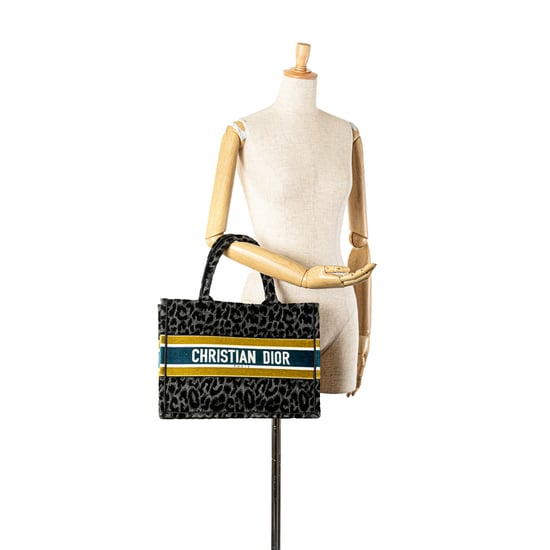 Bolso Tote de Libro con Estampado Animal - Image 1