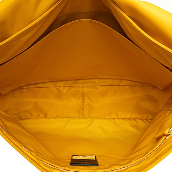 Bolso amarillo con logo de Fendi - Image 4