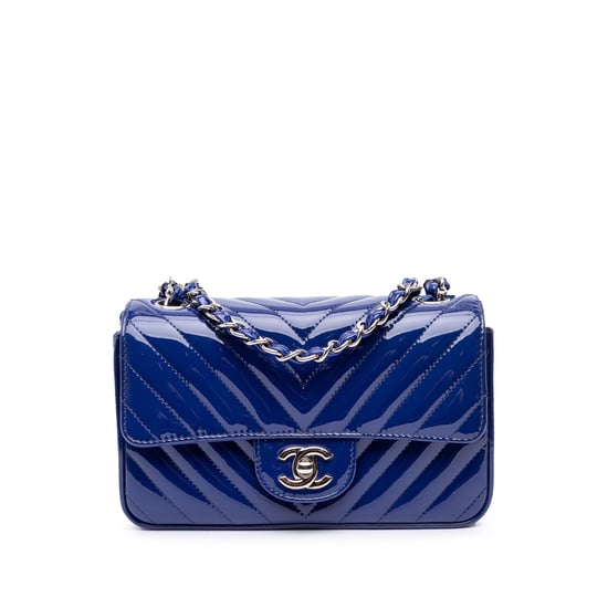 Bolso Mini Chevron con Solapa de Cuero Patente - Image 1
