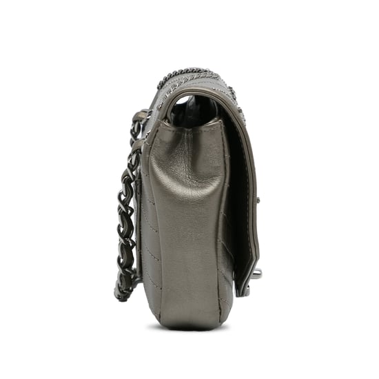 Bolso cruzado de Chanel con detalle de cadena metálica - Image 3