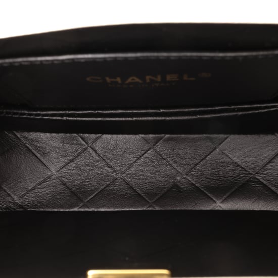 Bolso Cruzado de Cuero de Cordero Acolchado de Chanel - Image 4