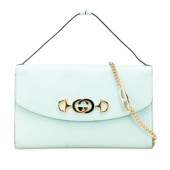 Bolso Bandolera Zumi con Hardware de Logo - Image 1
