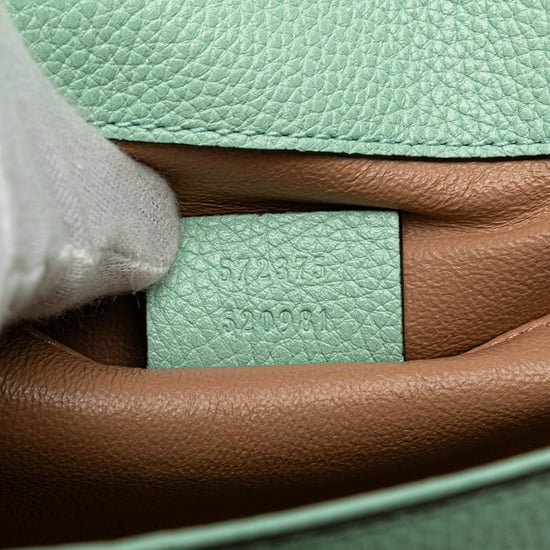 Bolso Bandolera Zumi con Hardware de Logo - Image 6