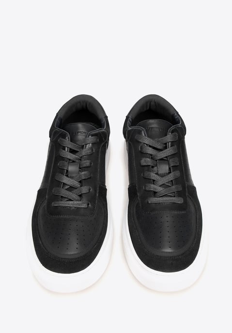 Zapatillas Wittchen de piel para hombre con perforaciones, color negro - Image 2