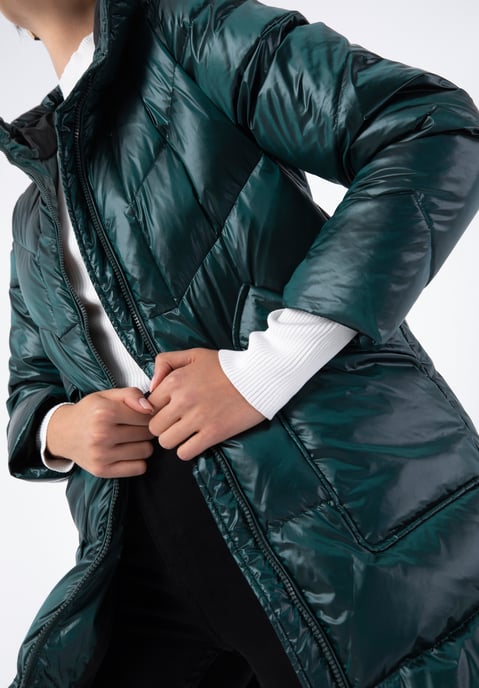 Abrigo de plumón con capucha de nailon verde para mujer de Wittchen - Image 4