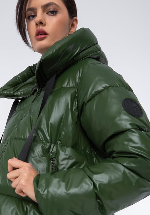 Abrigo acolchado extragrande de nailon verde para mujer de Wittchen - Image 5