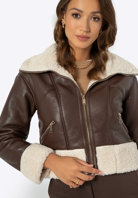 Chaqueta corta de piel sintética marrón con pelo para mujer de Wittchen - Image 4