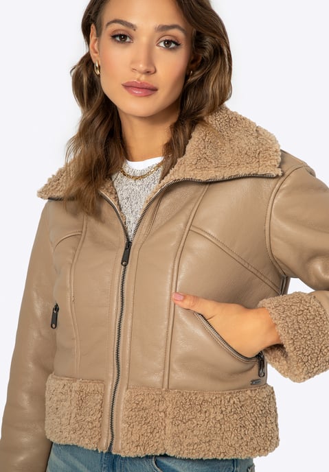Chaqueta corta beige de mujer Wittchen con pelo, cuero ecológico beige - Image 4