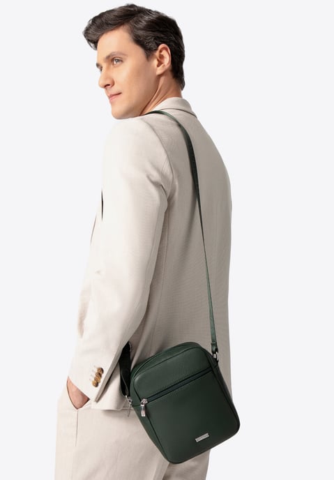 Bolso bandolera pequeño Wittchen para hombre en piel ecológica verde - Image 2