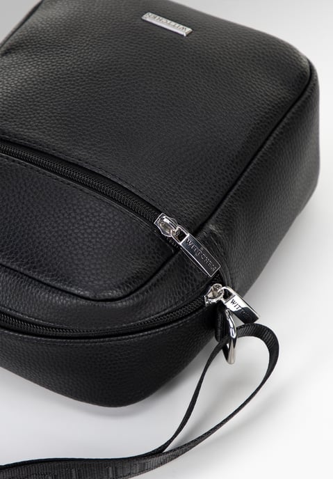 Bolso bandolera pequeño Wittchen para hombre en piel sintética negra - Image 5