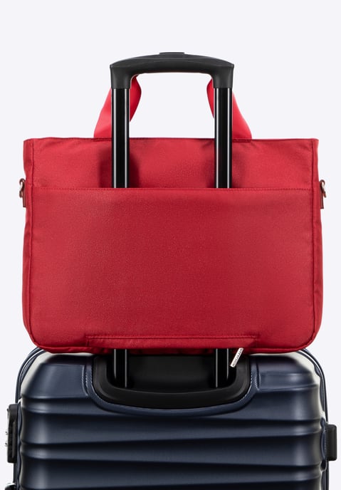 Bolso para portátil de 14" para mujer de Wittchen con acolchado, color cereza - Image 4