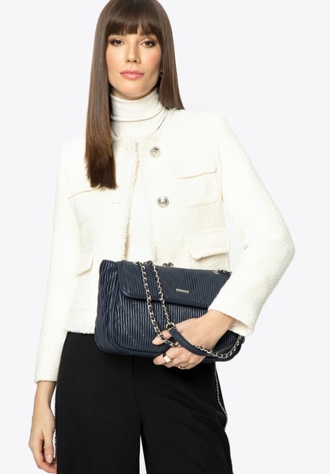 Bolso bandolera Wittchen para mujer de piel sintética con cadena, azul marino - Image 4