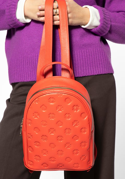 Mochila Wittchen para mujer en piel grabada naranja - Image 5