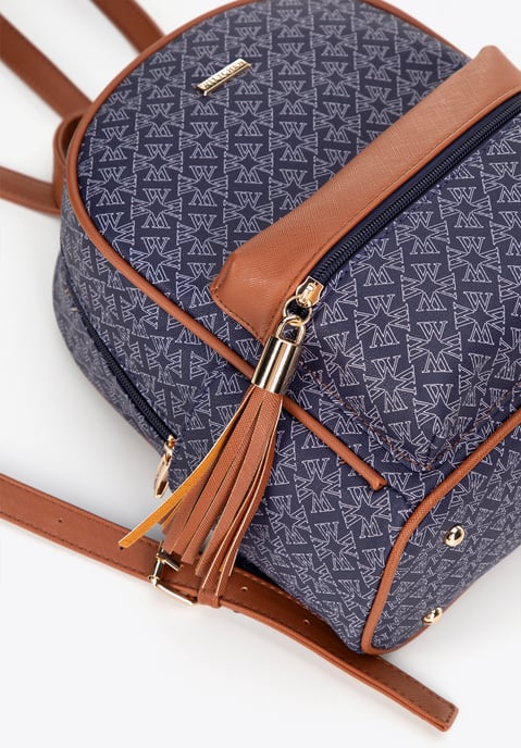 Mochila de mujer Wittchen con piel ecológica y borla azul marino Piel ecológica - Image 3