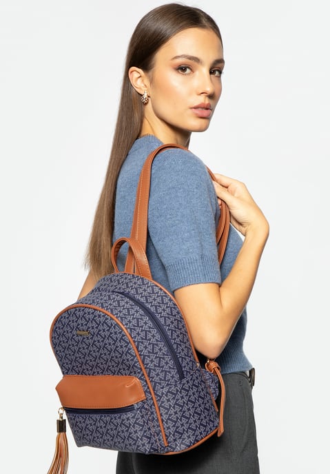 Mochila de mujer Wittchen con piel ecológica y borla azul marino Piel ecológica - Image 4