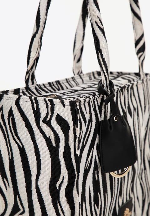 Bolso shopper para mujer Wittchen de jacquard con borla, blanco y negro - Image 3