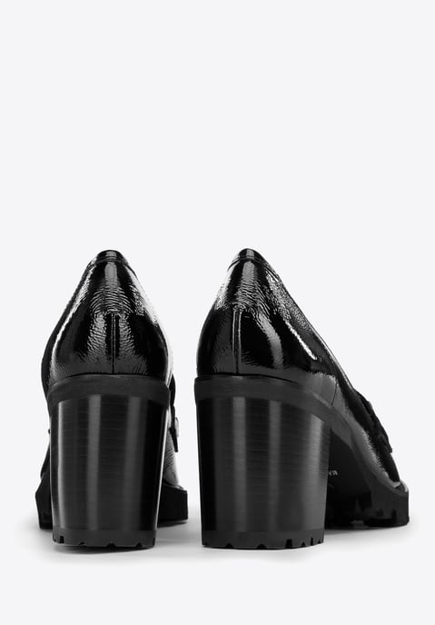 Zapatos de salón Wittchen de charol para mujer con hebilla en negro. - Image 3