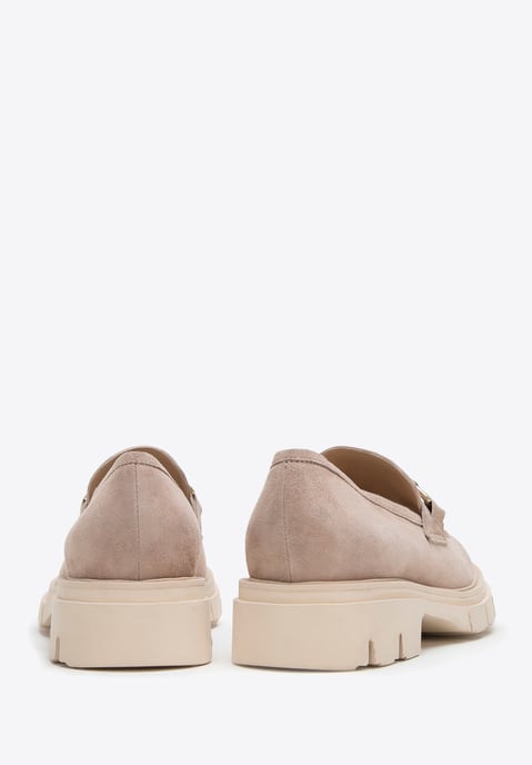 Mocasines de ante para mujer Wittchen con cadena en la plataforma beige - Image 3
