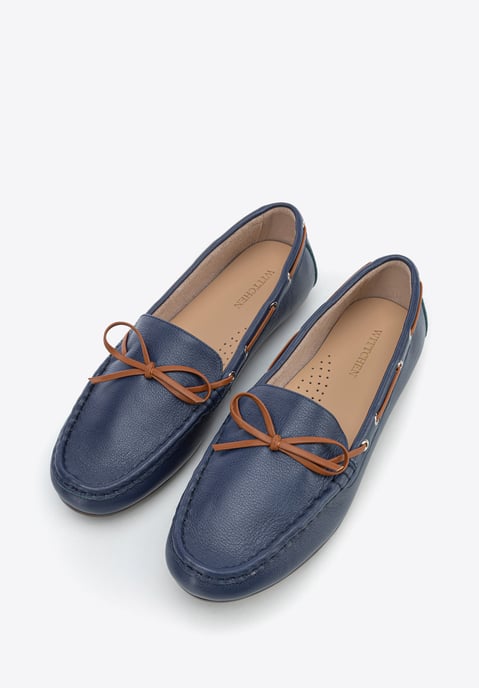 Mocasines de piel para mujer Wittchen con correa, azul marino y marrón - Image 2