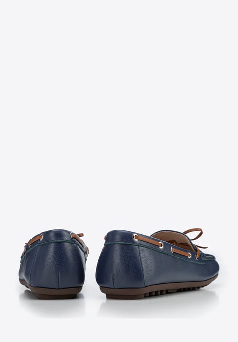 Mocasines de piel para mujer Wittchen con correa, azul marino y marrón - Image 4