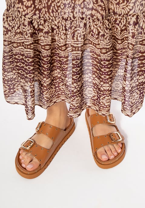 Chanclas de piel para mujer Wittchen con detalles metálicos en marrón y piel - Image 1