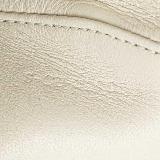 Bolso de crossbody de cuero en forma de triángulo - Image 6