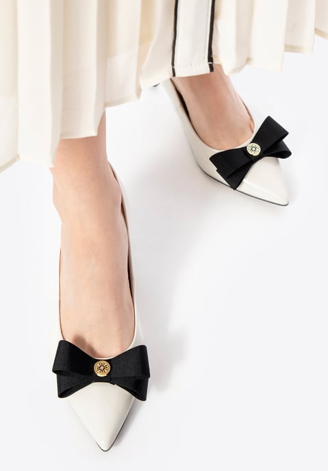 Zapatos de salón de piel para mujer Wittchen con lazo, color crema y negro - Image 2