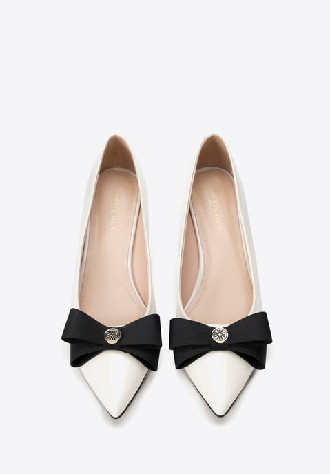 Zapatos de salón de piel para mujer Wittchen con lazo, color crema y negro - Image 4
