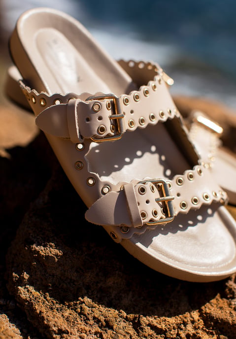 Chanclas de piel Wittchen para mujer con tiras decorativas, beige - Image 2
